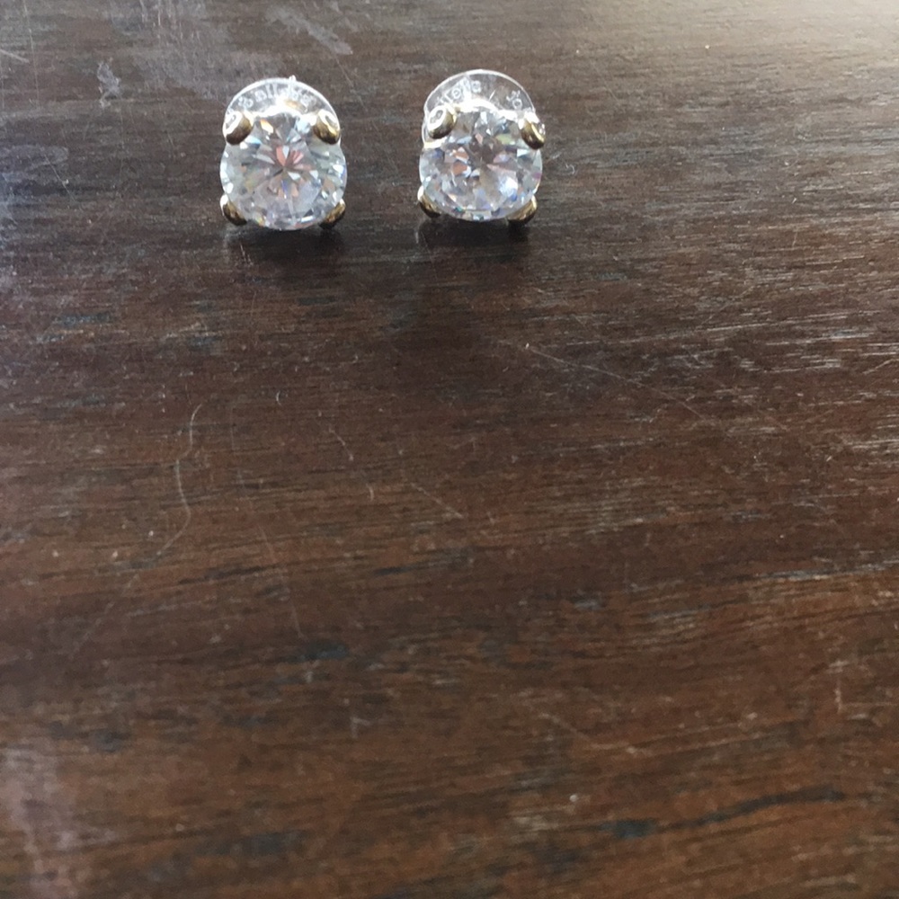 Cubics zirconium stud earrings